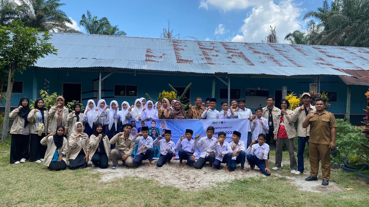 Mahasiswa KKN MAS Kelompok 127 Gelar Edukasi Dagusibu Obat di MTs Al-Istiqomah Kandis