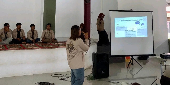 Stop Perundungan, Mahasiswa KKN MAS 2025 Kelompok 20 Ajak Siswa SMPN 01 Mempura Saling Menghargai